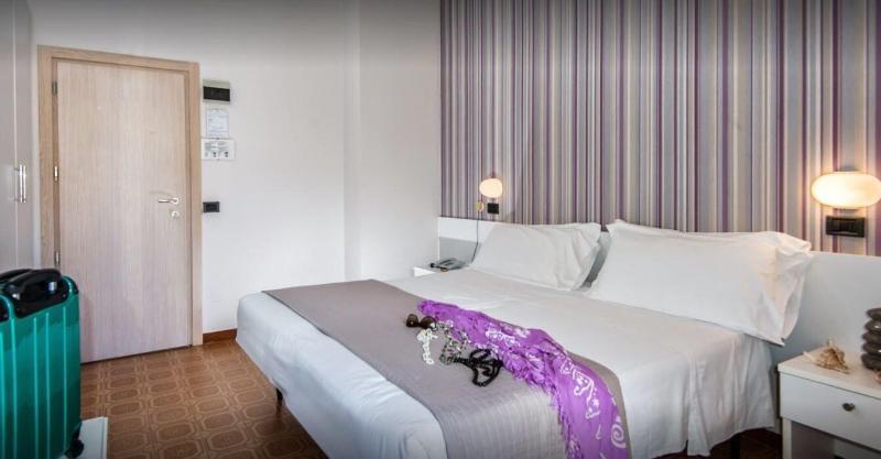 Hotel Ervill Rimini Bagian luar foto